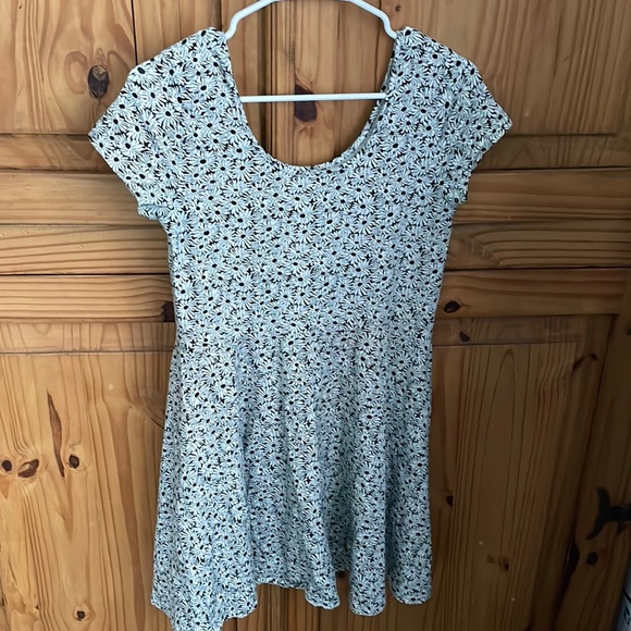AÉROPOSTALE Black & White Flower Print Short Sleeve Dress Size Large - Picture 1 of 5